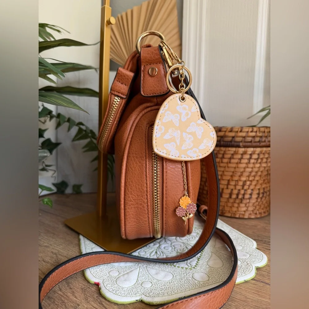 Moda Luxe Henri Tan Vegan Leather Fold Over Expandable Crossbody Bag - Picture 5 of 16